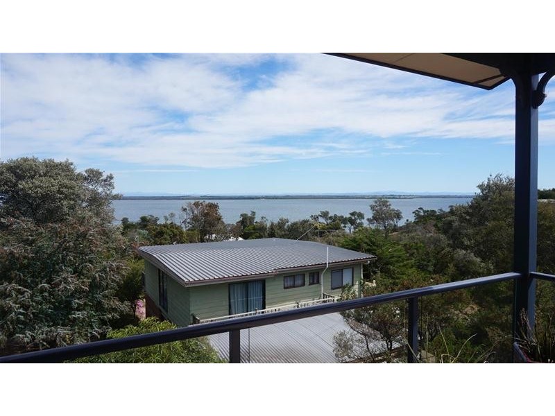 6 Central Avenue, Loch Sport VIC 3851