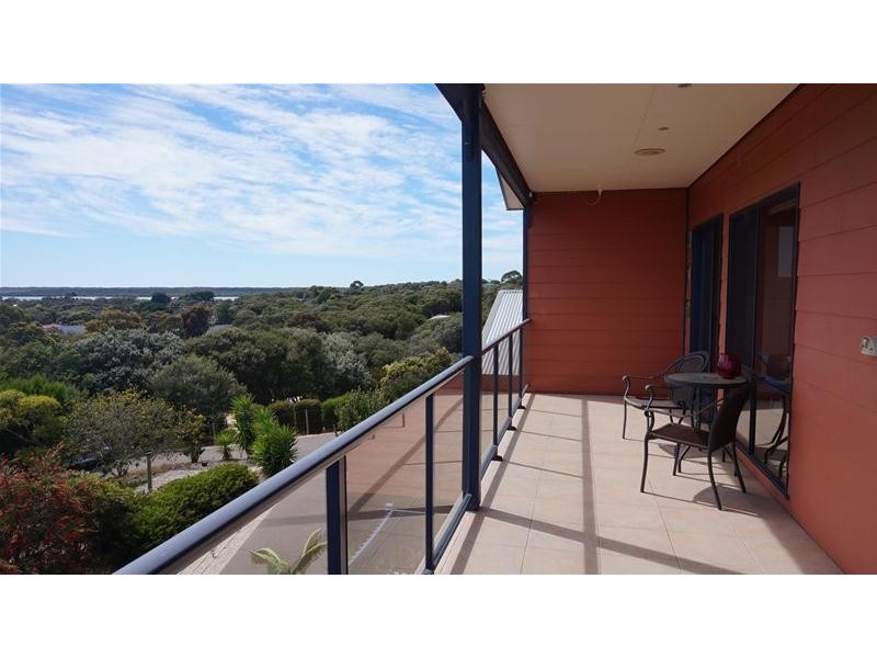 6 Central Avenue, Loch Sport VIC 3851