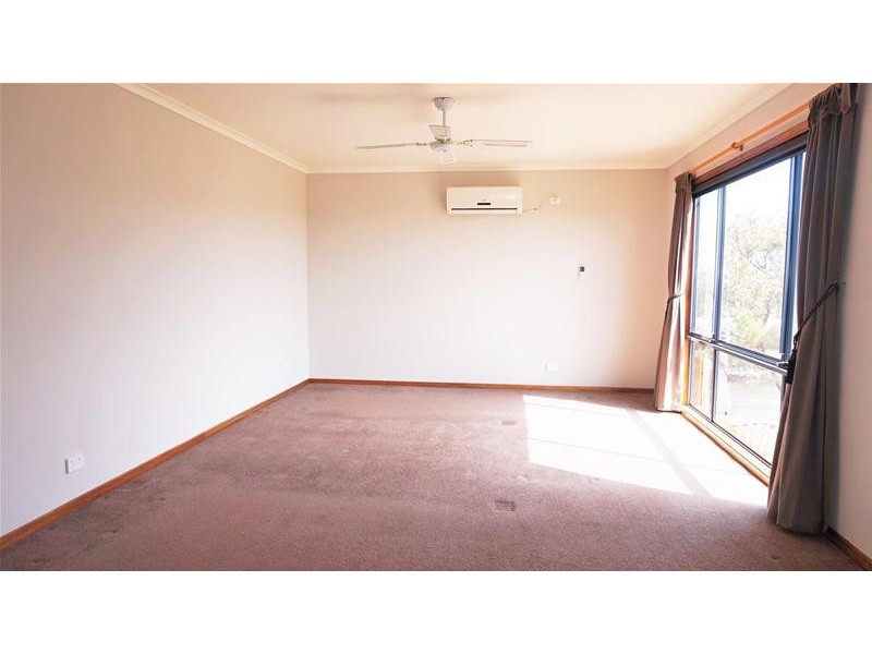 6 Central Avenue, Loch Sport VIC 3851