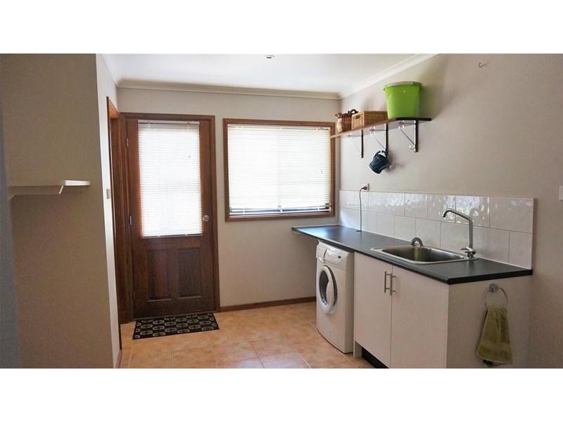 6 Central Avenue, Loch Sport VIC 3851