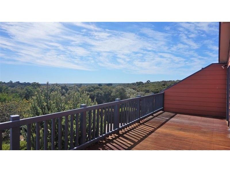 6 Central Avenue, Loch Sport VIC 3851