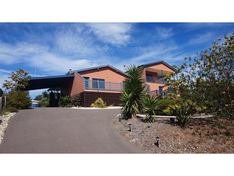 6 Central Avenue, Loch Sport VIC 3851