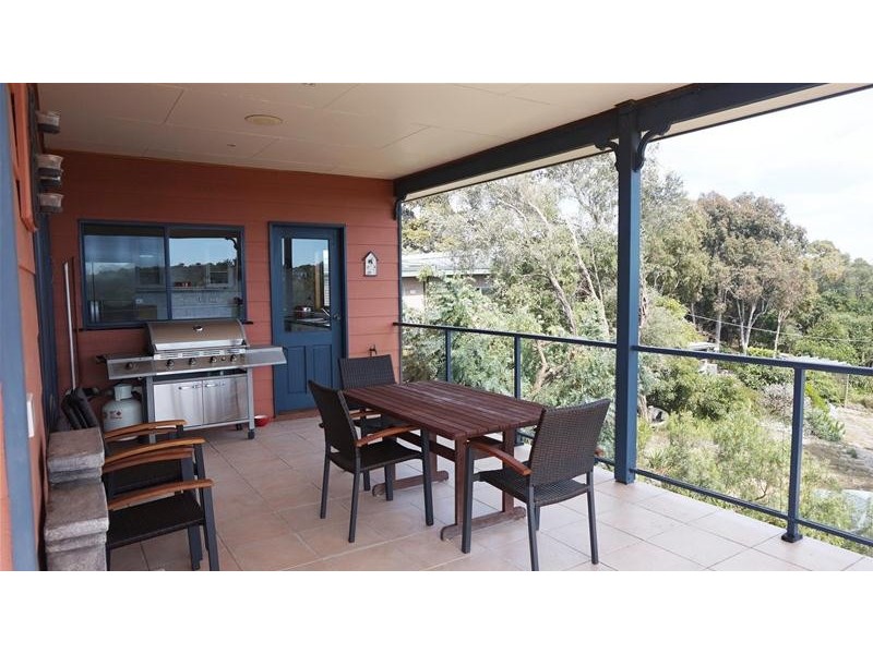 6 Central Avenue, Loch Sport VIC 3851