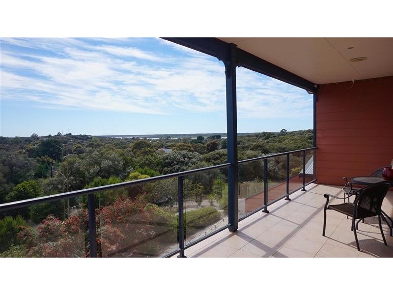 6 Central Avenue, Loch Sport VIC 3851