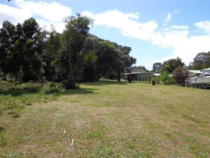 4 Cove Street, Loch Sport VIC 3851