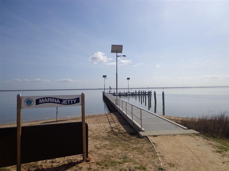 4 Cove Street, Loch Sport VIC 3851