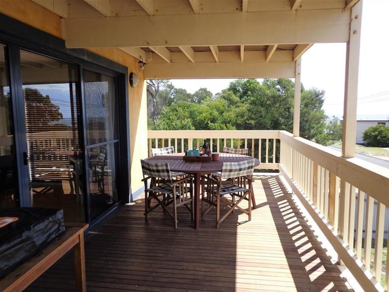 30 Wattle Grove, Loch Sport VIC 3851