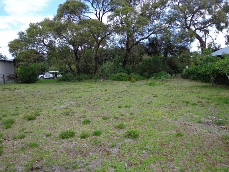 8 Charles Street, Loch Sport VIC 3851