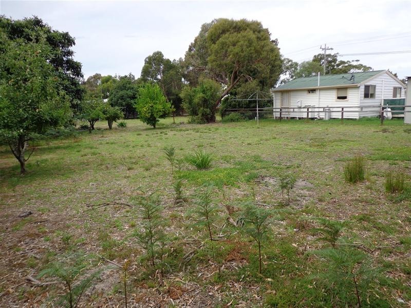 8 Charles Street, Loch Sport VIC 3851