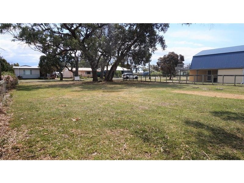 32 Campbell Street, Loch Sport VIC 3851