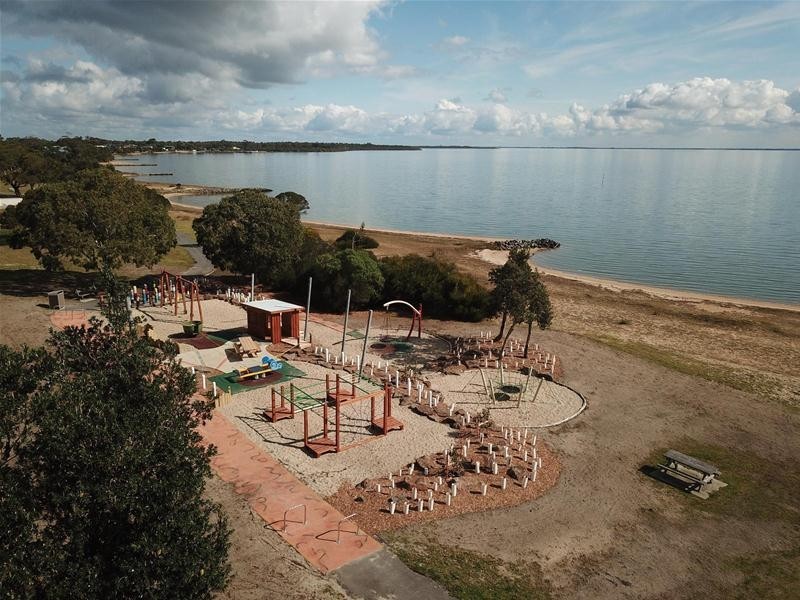 32 Campbell Street, Loch Sport VIC 3851