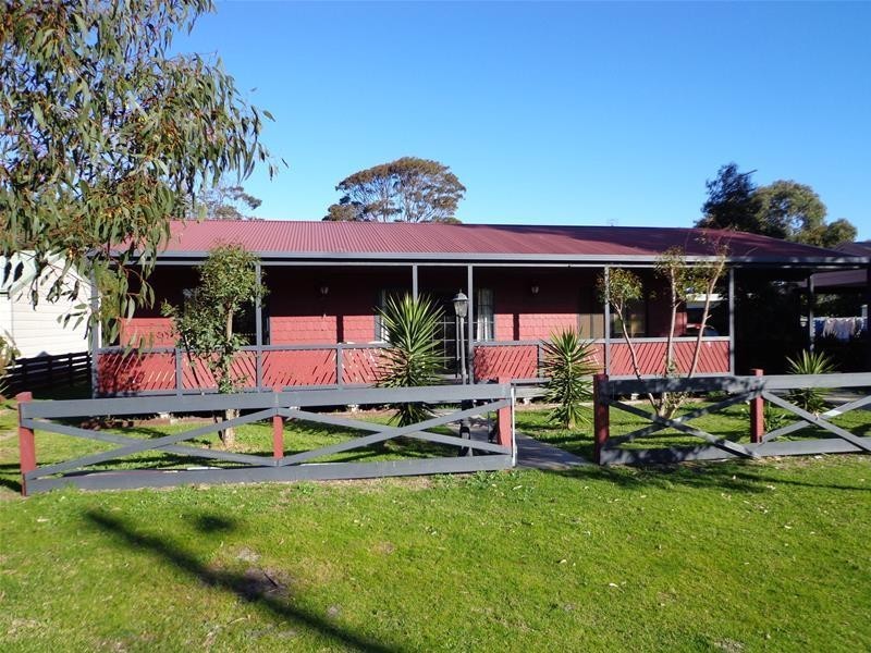 8 Caldwell Street, Loch Sport VIC 3851