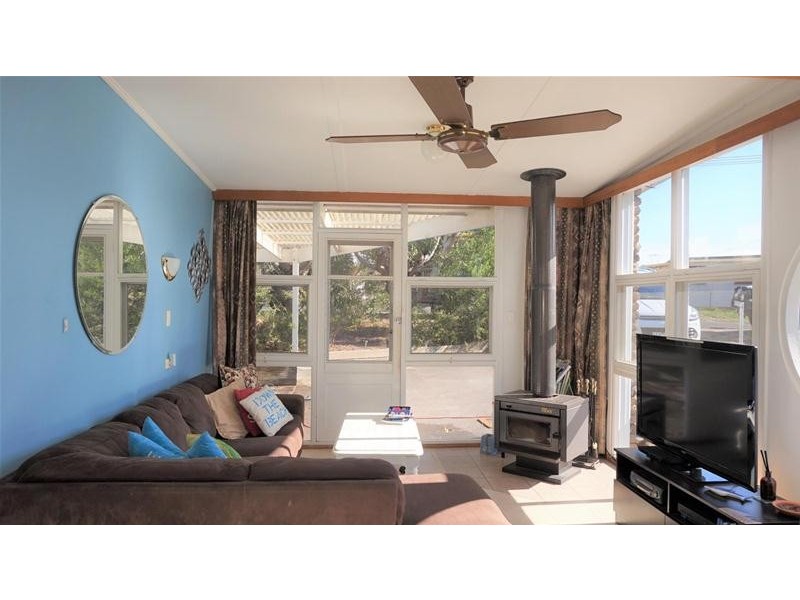 16 Mary Street, Loch Sport VIC 3851