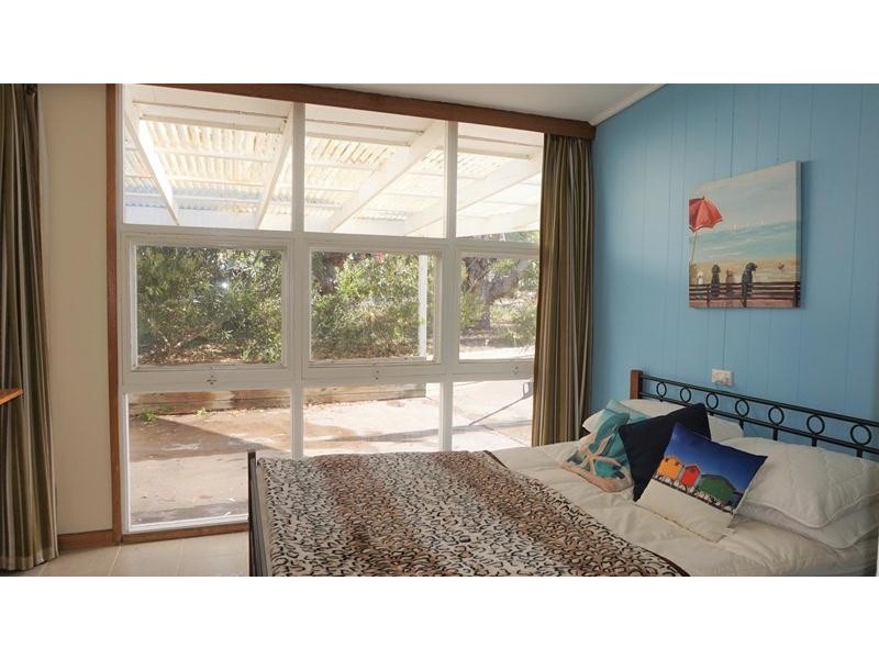 16 Mary Street, Loch Sport VIC 3851