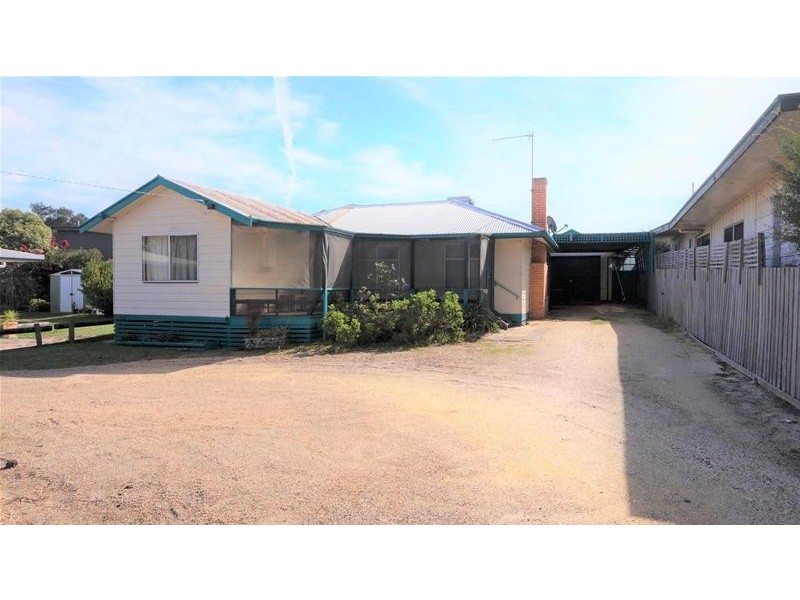 143 National Park Road, Loch Sport VIC 3851