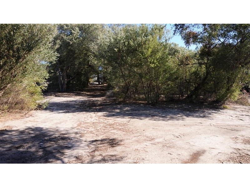 33 White Crescent, Loch Sport VIC 3851