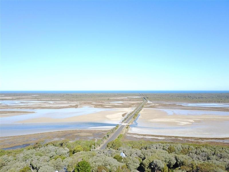 33 White Crescent, Loch Sport VIC 3851