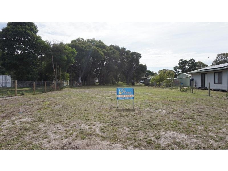 4 Cove Street, Loch Sport VIC 3851