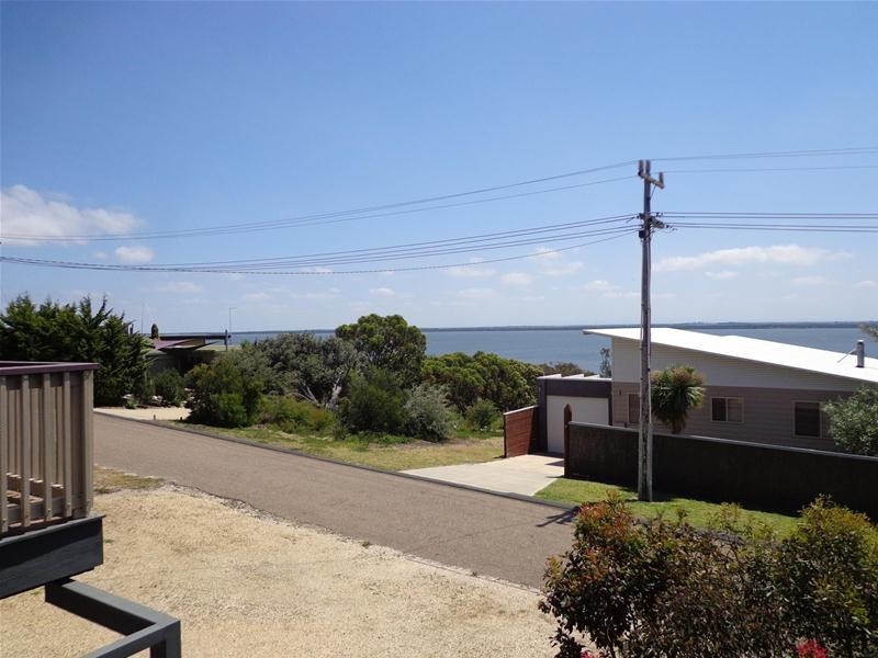 16 Pelican Street, Loch Sport VIC 3851