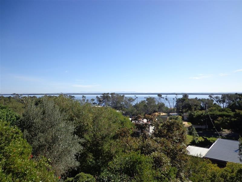 19 Wattle Grove, Loch Sport VIC 3851