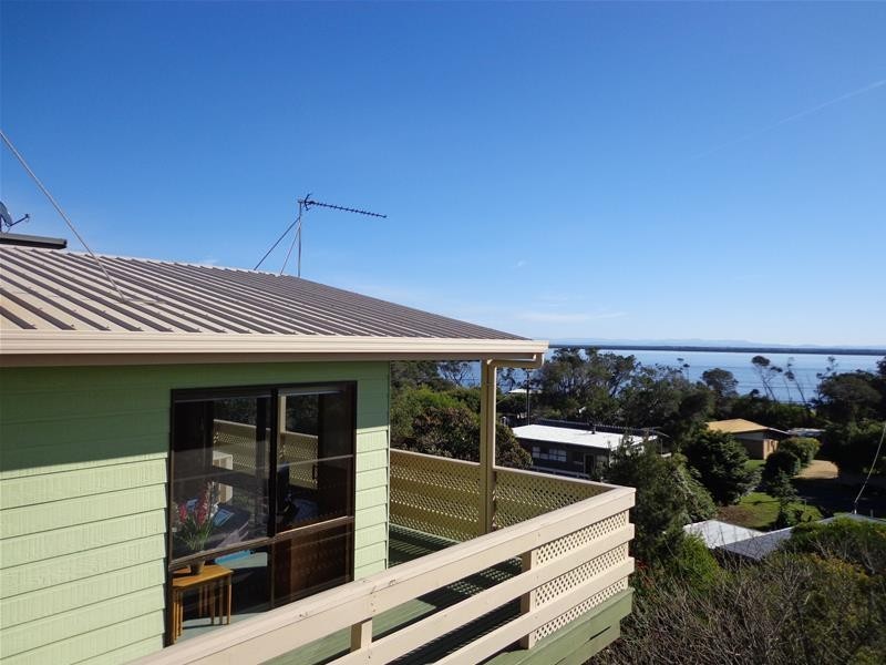 19 Wattle Grove, Loch Sport VIC 3851