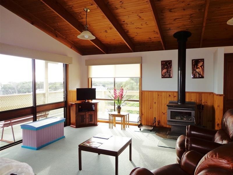 19 Wattle Grove, Loch Sport VIC 3851