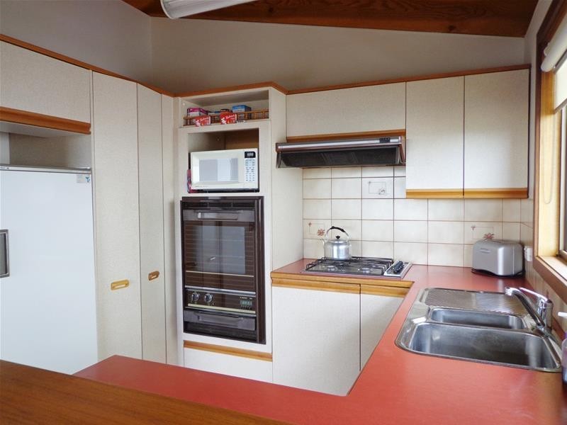 19 Wattle Grove, Loch Sport VIC 3851