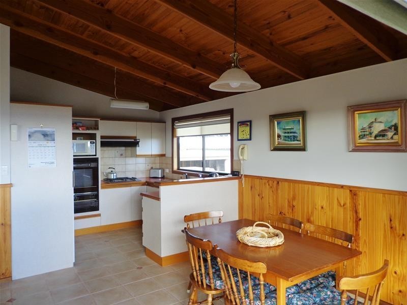 19 Wattle Grove, Loch Sport VIC 3851