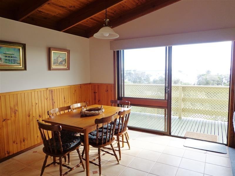 19 Wattle Grove, Loch Sport VIC 3851