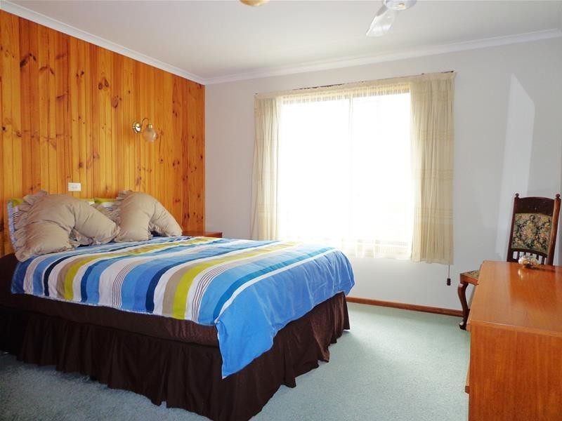 19 Wattle Grove, Loch Sport VIC 3851