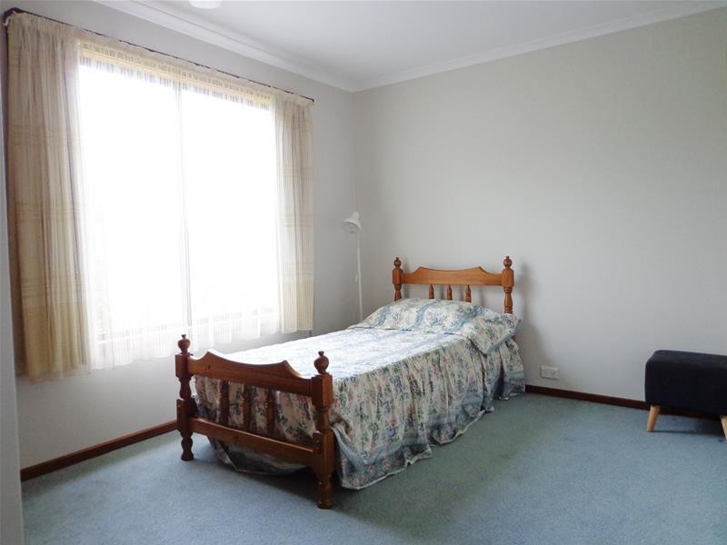 19 Wattle Grove, Loch Sport VIC 3851