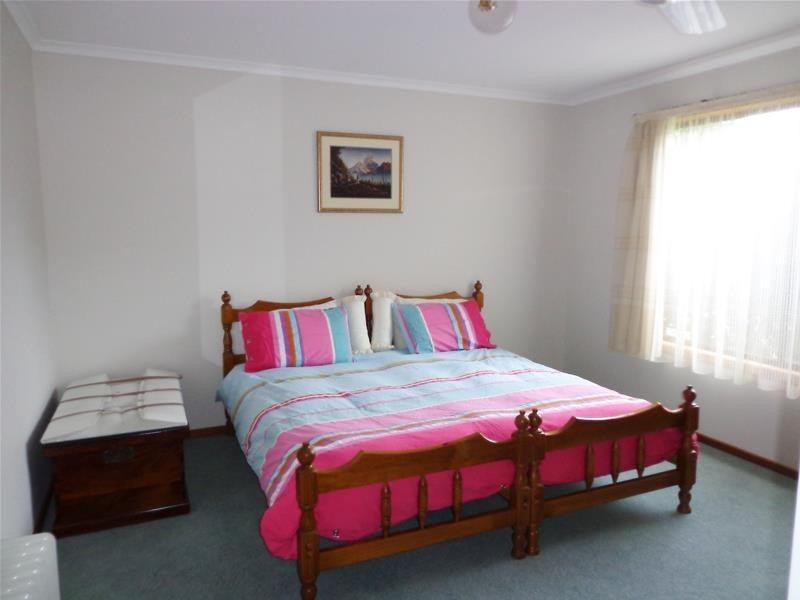 19 Wattle Grove, Loch Sport VIC 3851