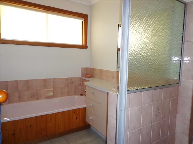 19 Wattle Grove, Loch Sport VIC 3851