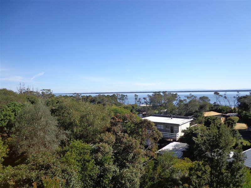 19 Wattle Grove, Loch Sport VIC 3851