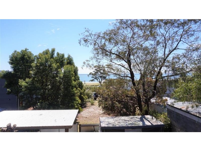 1 Fisher Parade, Loch Sport VIC 3851