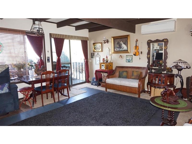 1 Fisher Parade, Loch Sport VIC 3851