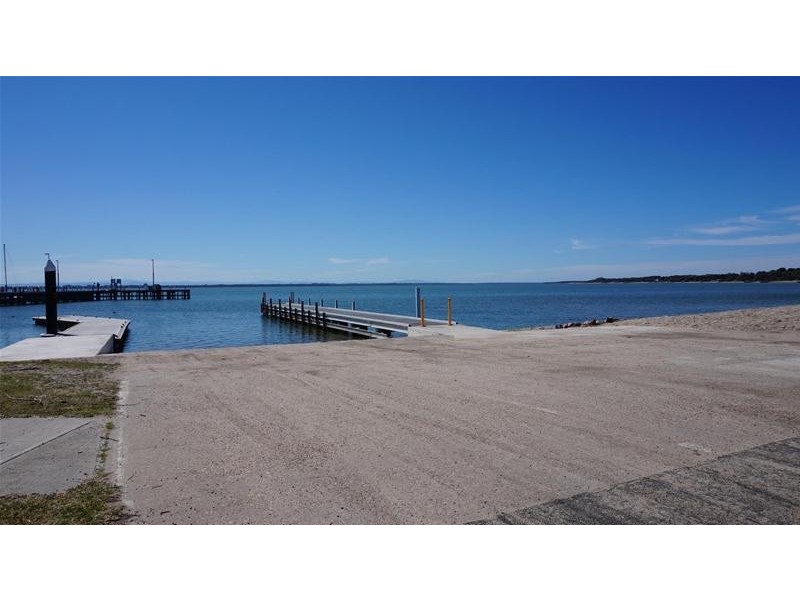 1 Fisher Parade, Loch Sport VIC 3851