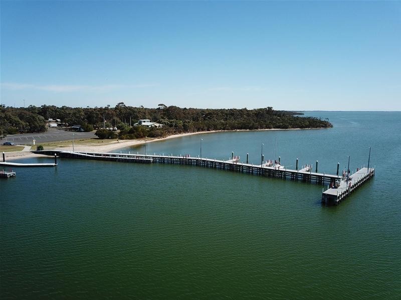 1 Fisher Parade, Loch Sport VIC 3851