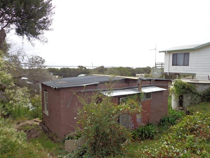 35 Wattle Grove, Loch Sport VIC 3851