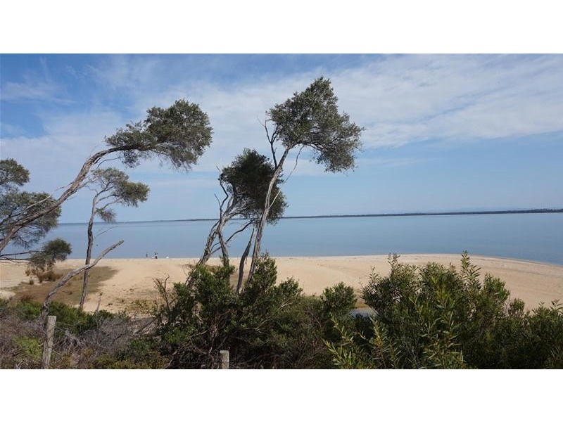 3 Central Avenue, Loch Sport VIC 3851