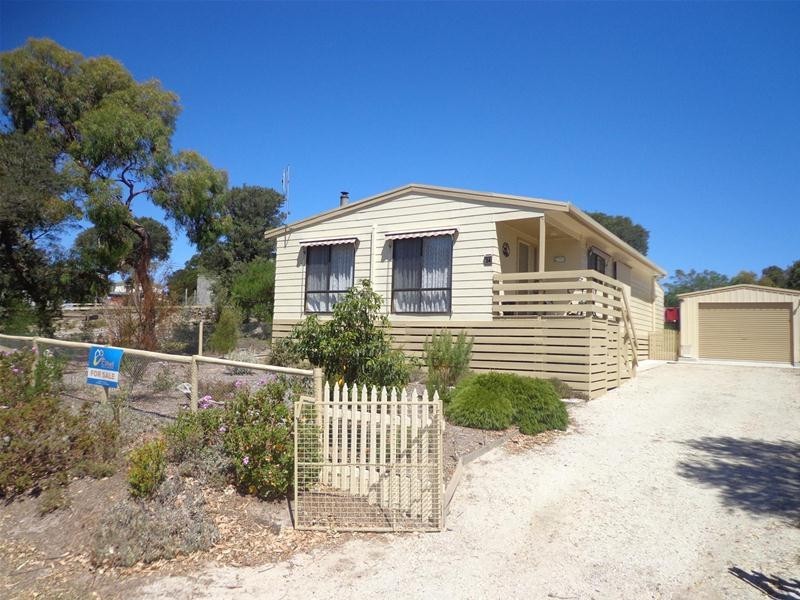 24 White Crescent, Loch Sport VIC 3851
