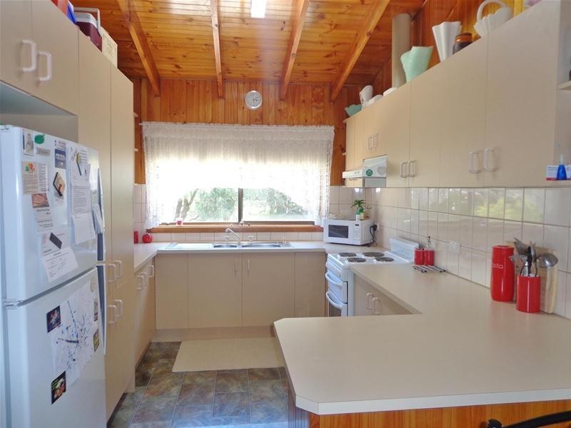 24 White Crescent, Loch Sport VIC 3851