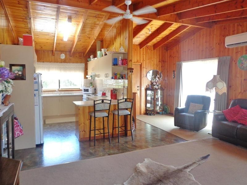 24 White Crescent, Loch Sport VIC 3851