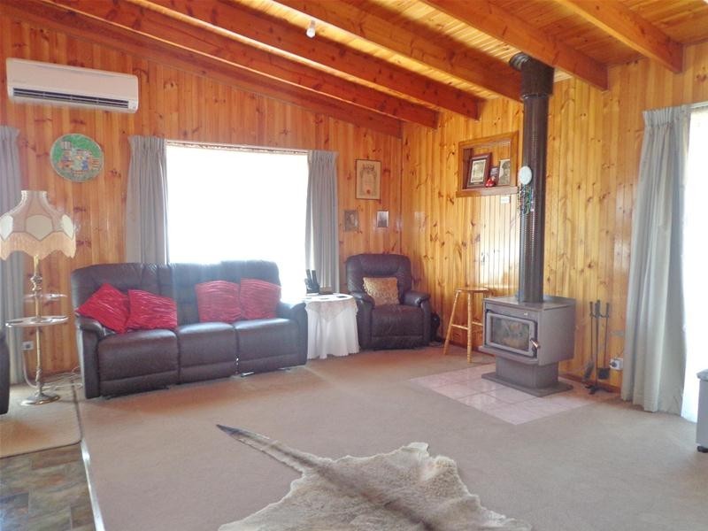 24 White Crescent, Loch Sport VIC 3851