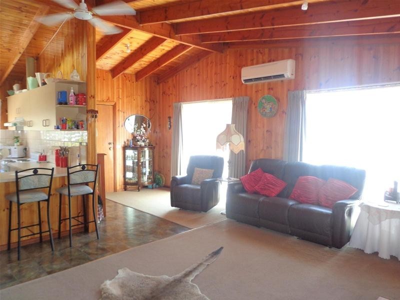 24 White Crescent, Loch Sport VIC 3851