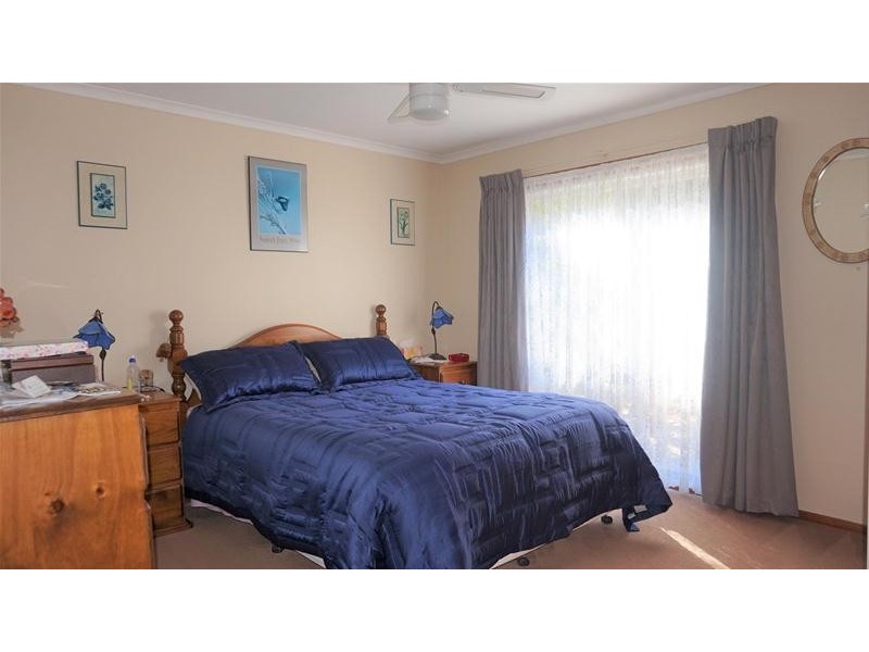 24 White Crescent, Loch Sport VIC 3851