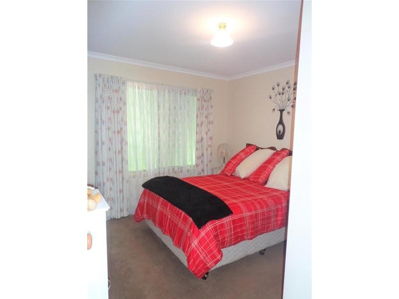 24 White Crescent, Loch Sport VIC 3851