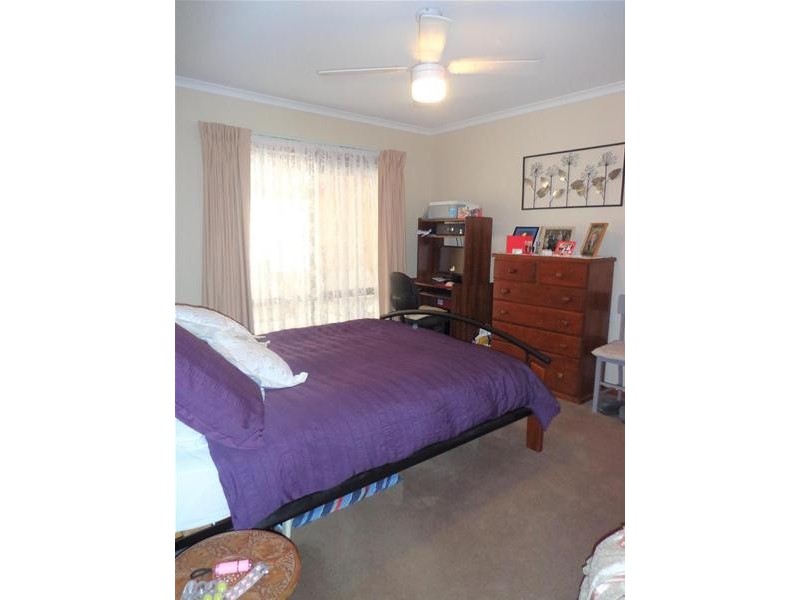 24 White Crescent, Loch Sport VIC 3851