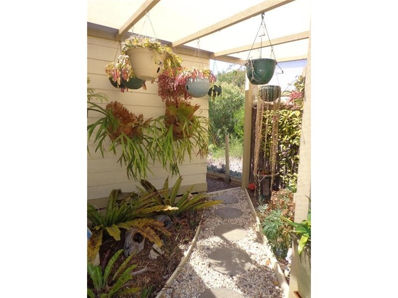 24 White Crescent, Loch Sport VIC 3851