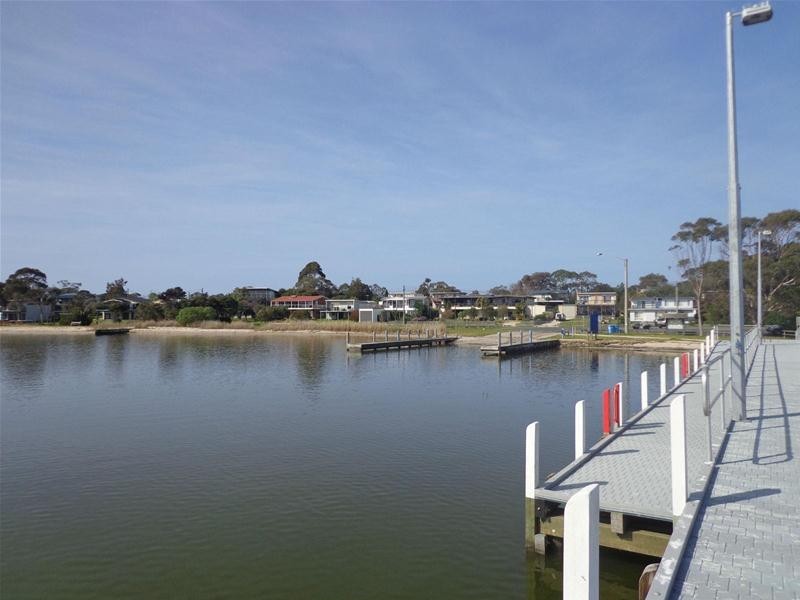 8 Charlies Street, Loch Sport VIC 3851